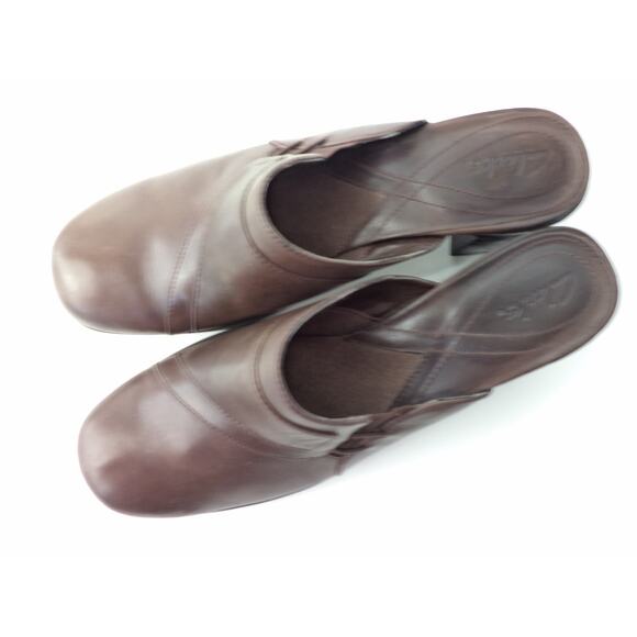 CLARKS DARK BROWN SMOOTH LEATHER HIGH HEEL MULE CLOG SHOE SZ 8.5M - Picture 2 of 7
